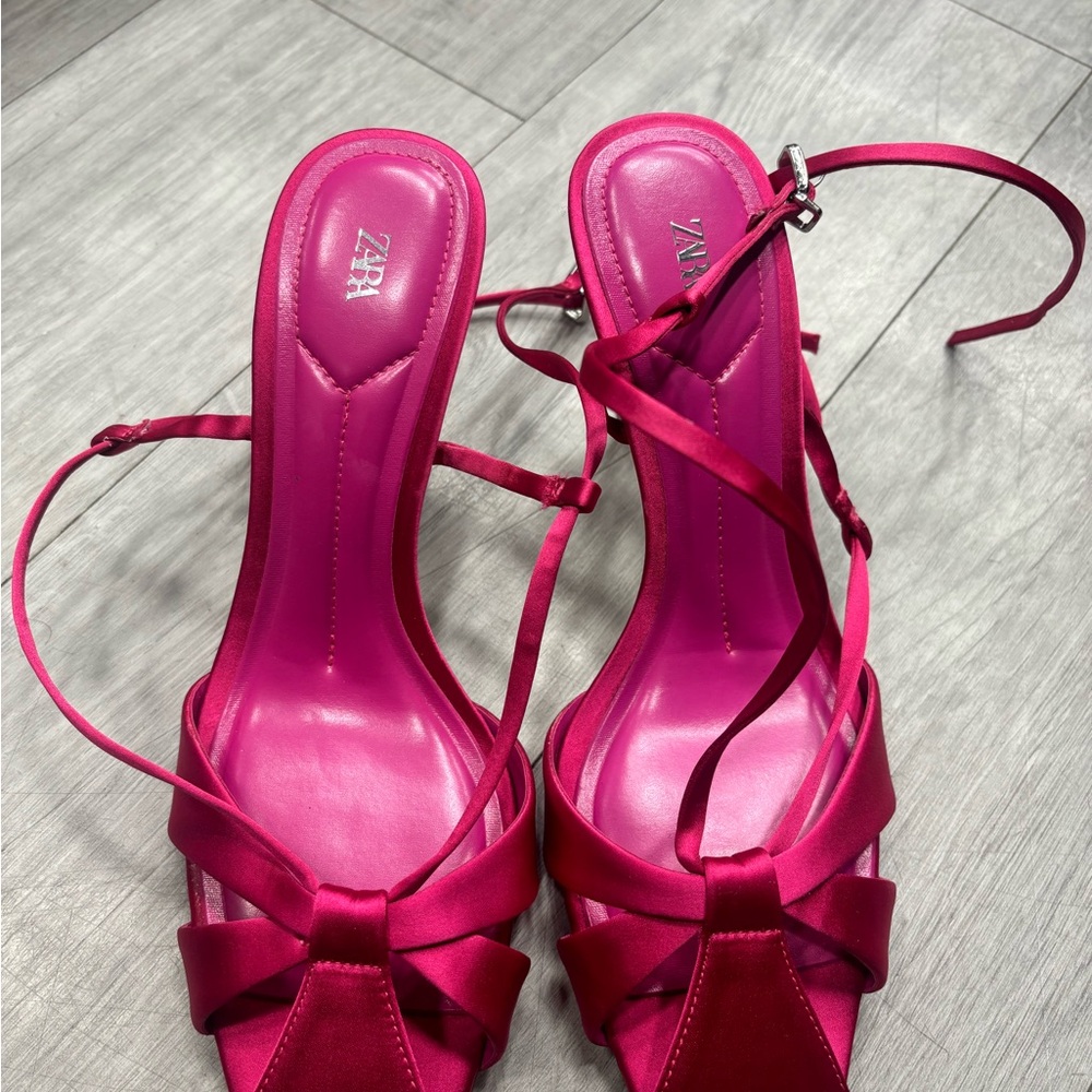 Zara Women's Fuchsia Strappy Heels